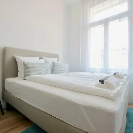Standard By Hi5 - Anker 1 Boedapest