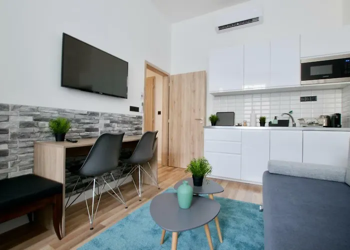 Standard By Hi5 - Anker 1 * Budapest
