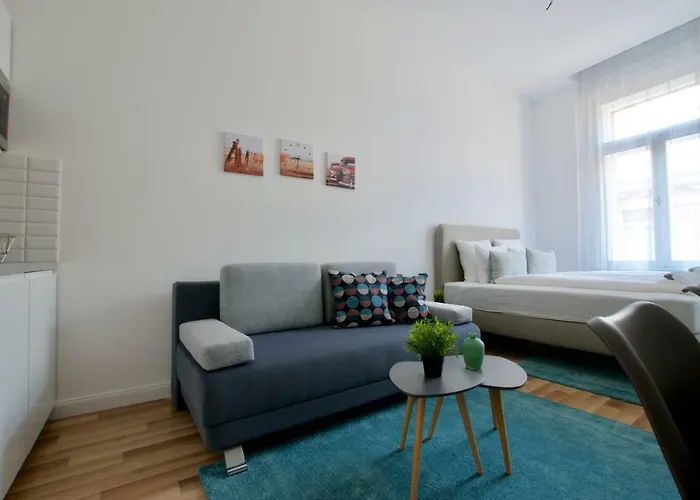Standard By Hi5 - Anker 1 * Budapest