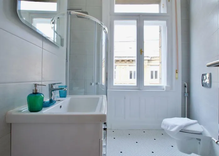 Standard By Hi5 - Anker 1 * Budapest